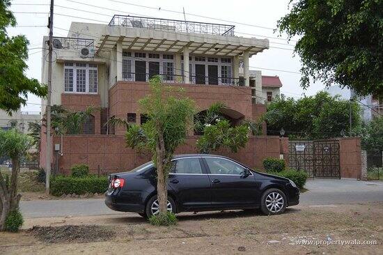 TG Stays DLF City Club, Gurgaon 5